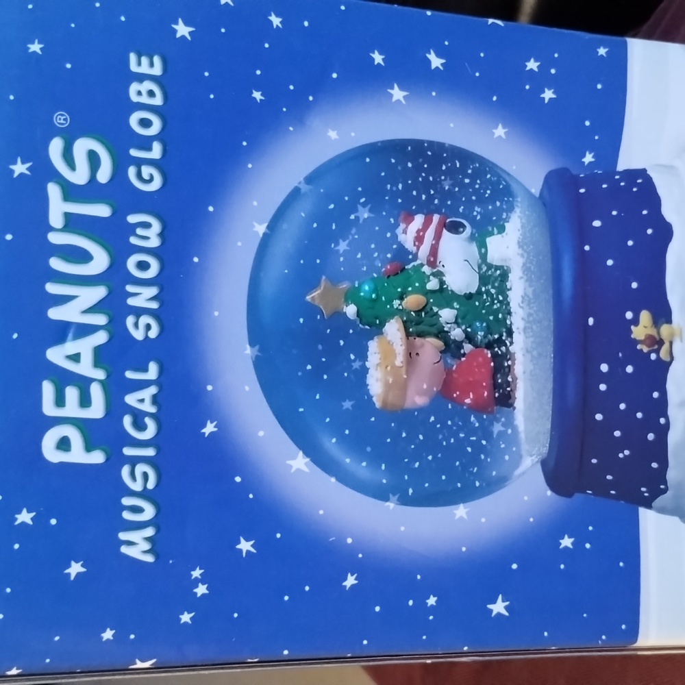 Peanuts 50th anniversary musical snow globe